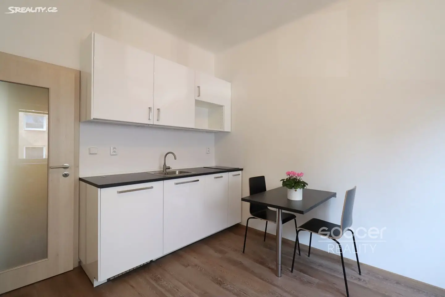 Pronájem bytu 2+kk 40 m², Vnější, Praha 4 - Michle