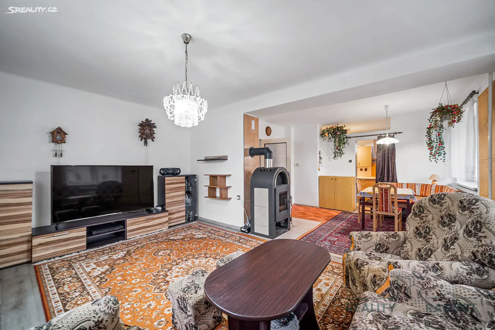 Prodej  rodinného domu 254 m², pozemek 1 482 m², Urbanice, okres Hradec Králové