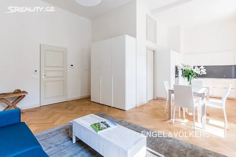 Pronájem bytu 1+kk 39 m², Bolzanova, Praha 1 - Nové Město