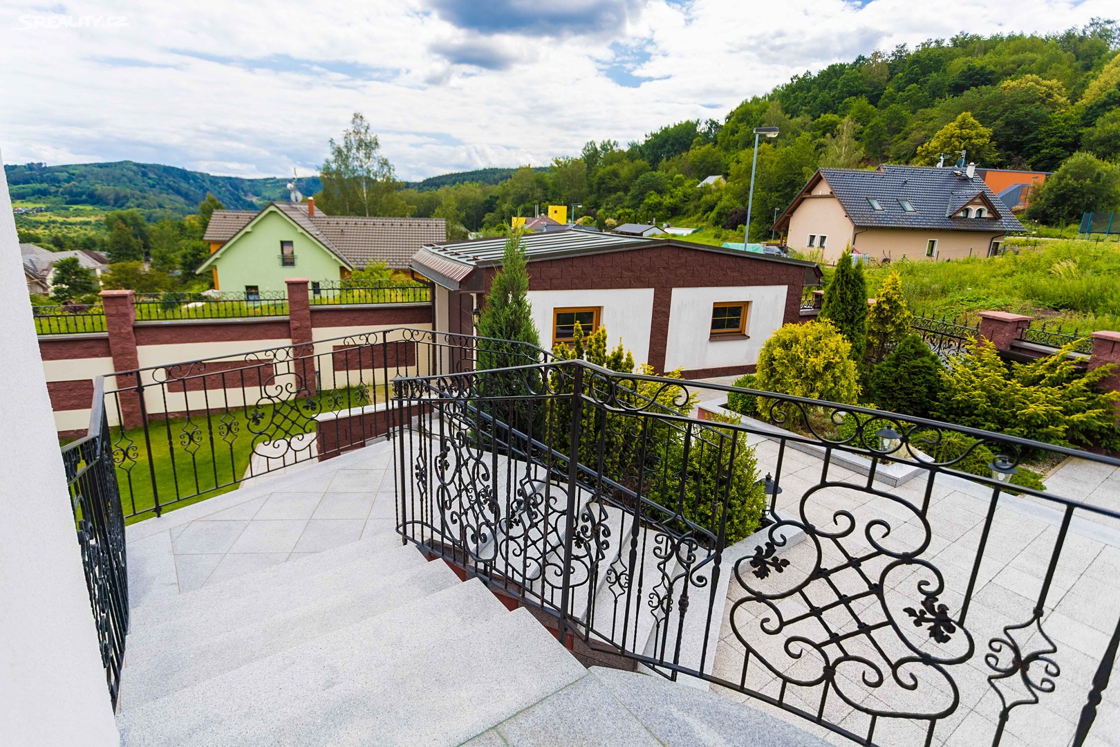 Prodej  vily 600 m², pozemek 1 250 m², Jenišov, okres Karlovy Vary