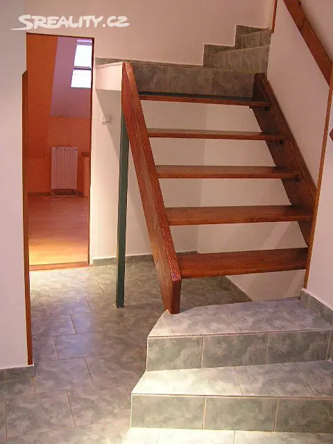 Pronájem bytu 1+kk 50 m² (Podkrovní), Jílovišťská, Praha - Lipence