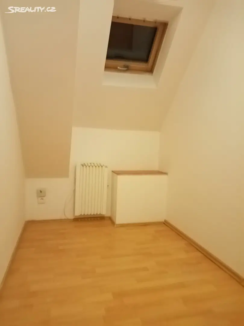Pronájem bytu 1+kk 50 m² (Podkrovní), Jílovišťská, Praha - Lipence