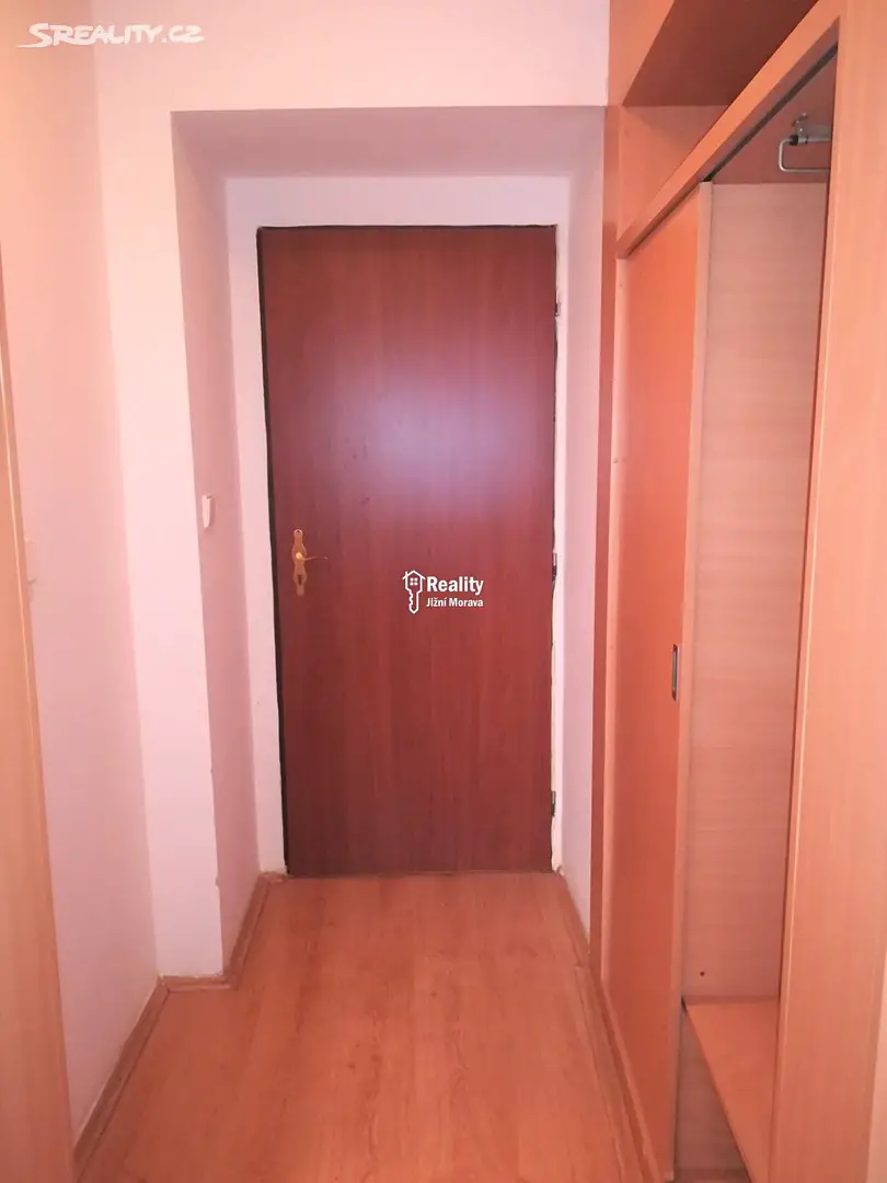 Pronájem bytu 1+kk 30 m², třída Kpt. Jaroše, Brno - Černá Pole