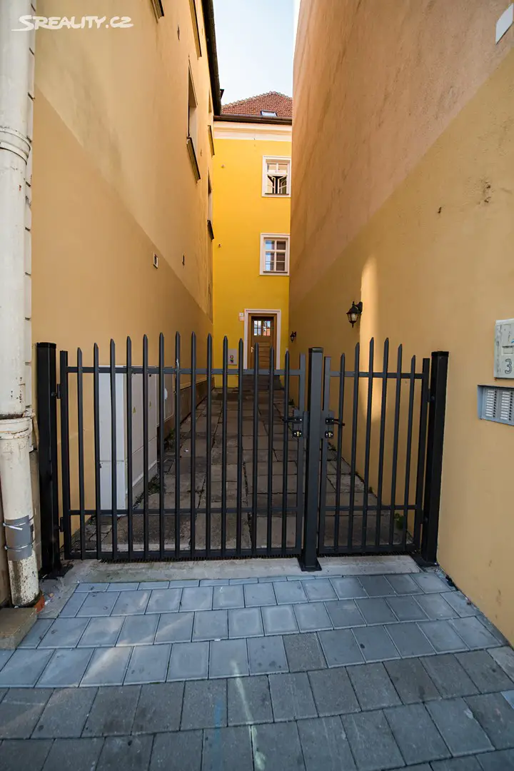 Pronájem bytu 1+kk 32 m² (Podkrovní), Zámečnická, Olomouc