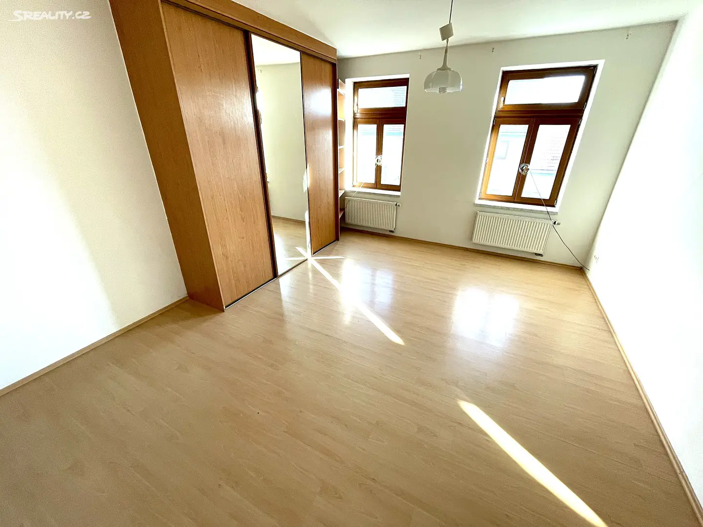 Pronájem bytu 2+1 64 m², náměstí Republiky, Brno - Husovice