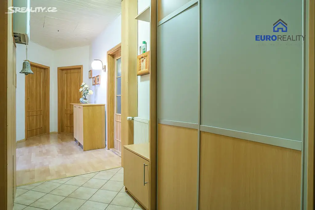 Prodej bytu 3+1 93 m², Nákladní, Karlovy Vary - Rybáře