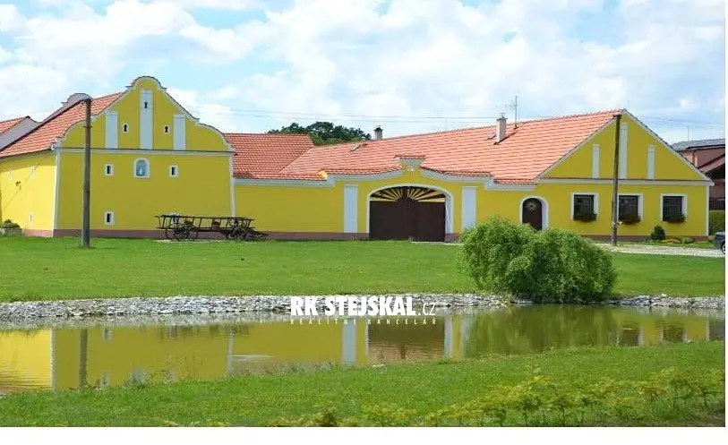 Prodej  stavebního pozemku 5 684 m², Lomnice nad Lužnicí, okres Jindřichův Hradec