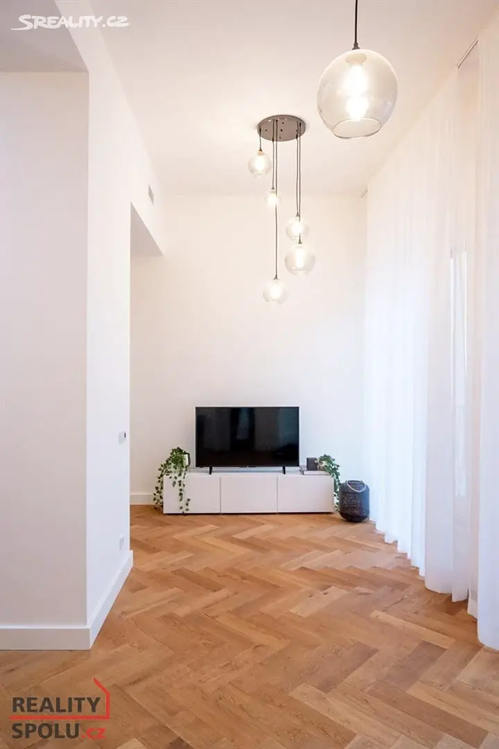 Pronájem bytu 2+kk 65 m², Dlážděná, Praha 1 - Nové Město