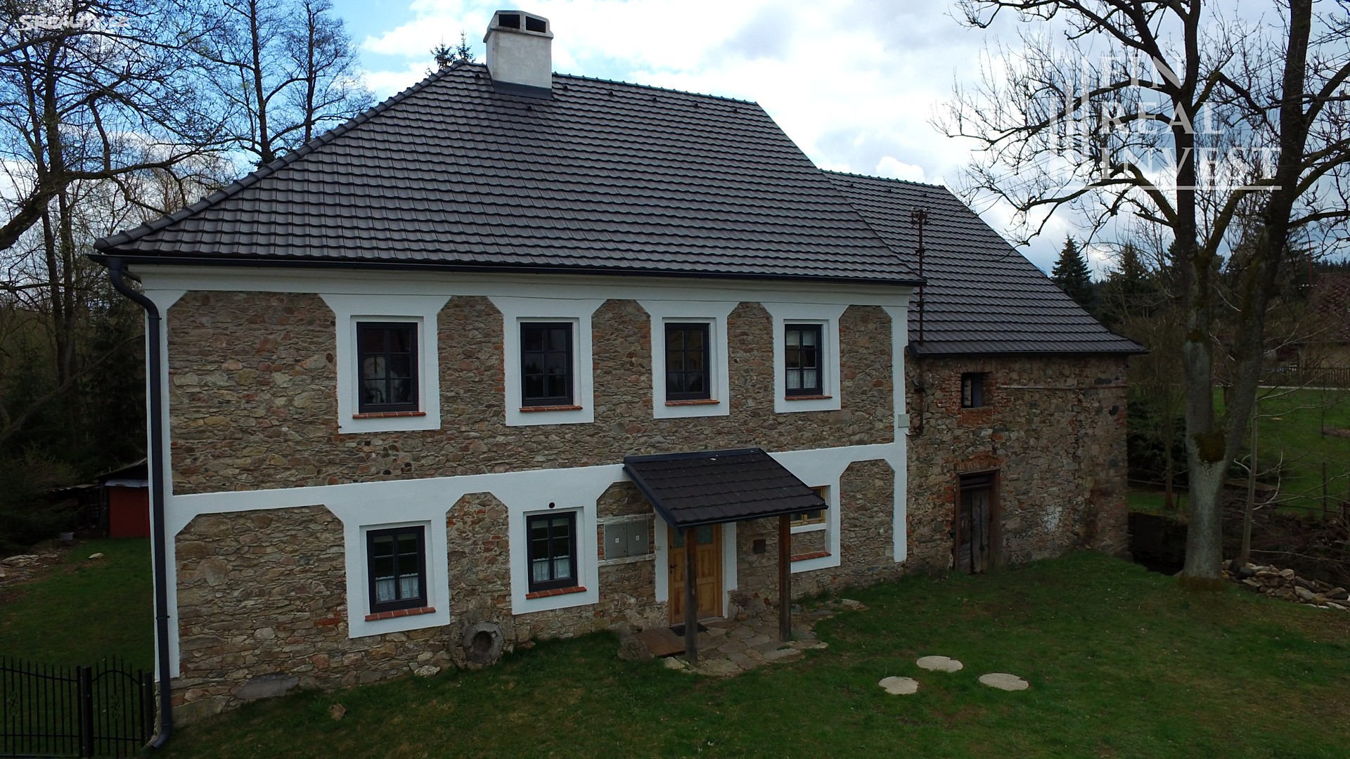 Prodej  rodinného domu 700 m², pozemek 5 681 m², Horní Bradlo, okres Chrudim