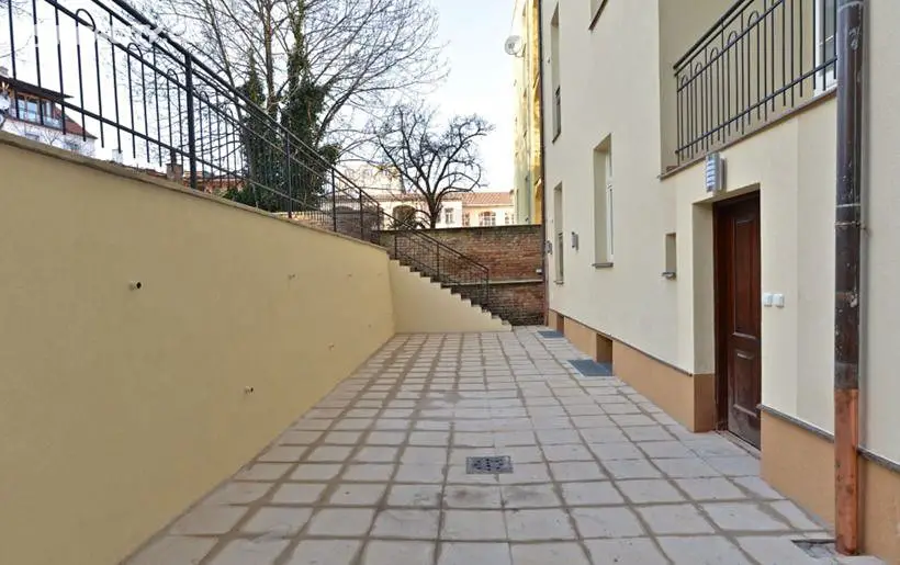 Pronájem bytu 4+1 93 m², Za Strahovem, Praha 6 - Břevnov