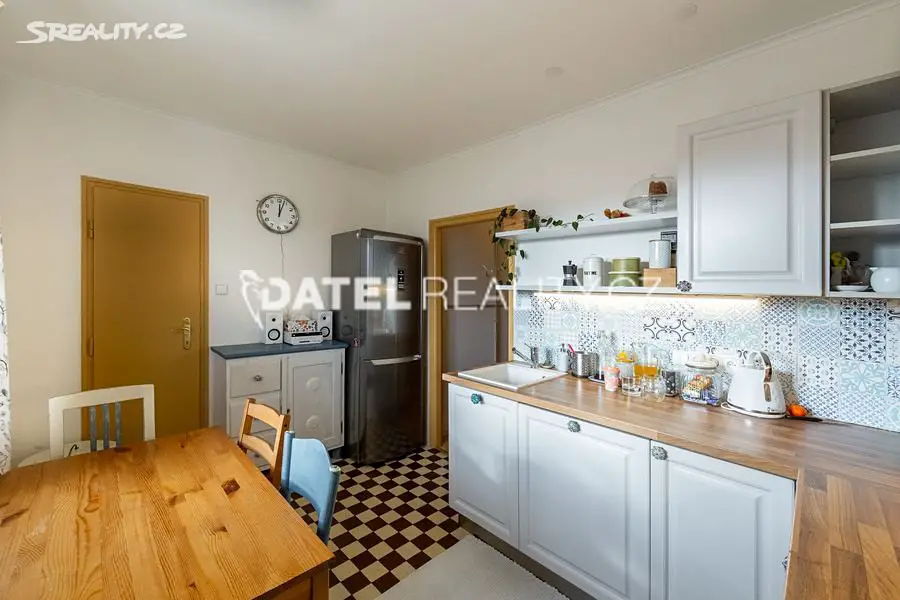 Prodej bytu 3+1 82 m², 28. pluku, Praha - Vršovice