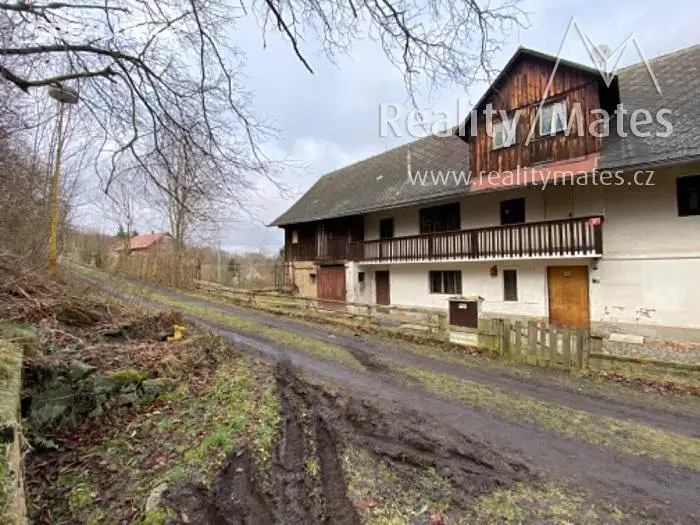 Prodej  rodinného domu 220 m², pozemek 1 187 m², Horní Police, okres Česká Lípa