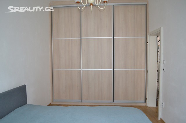 Pronájem bytu 2+kk 43 m², Prostřední, Praha 4 - Michle