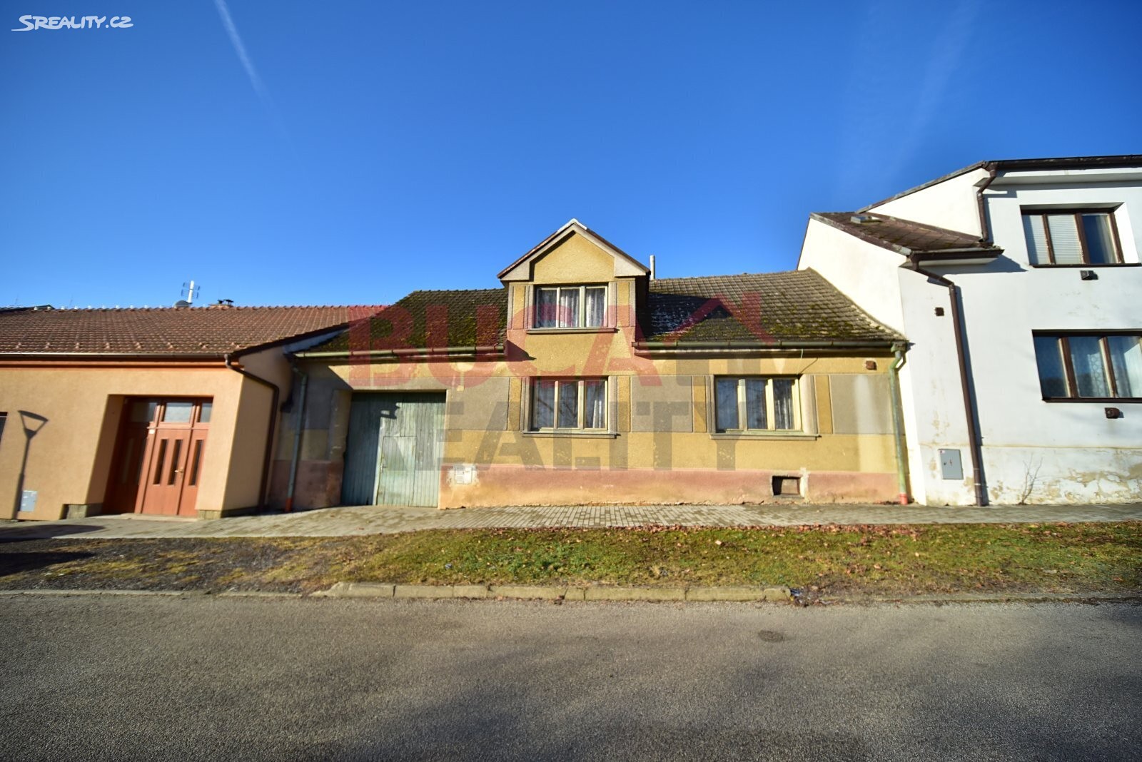 Prodej bytu 4+1 500 m², nám. Jiráskovo, Dolní Bukovsko