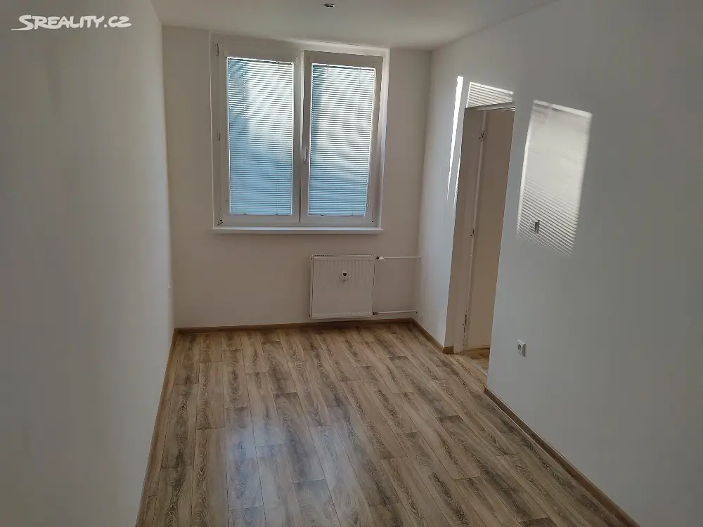Pronájem bytu 2+1 43 m², Na Valtické, Břeclav - Charvátská Nová Ves