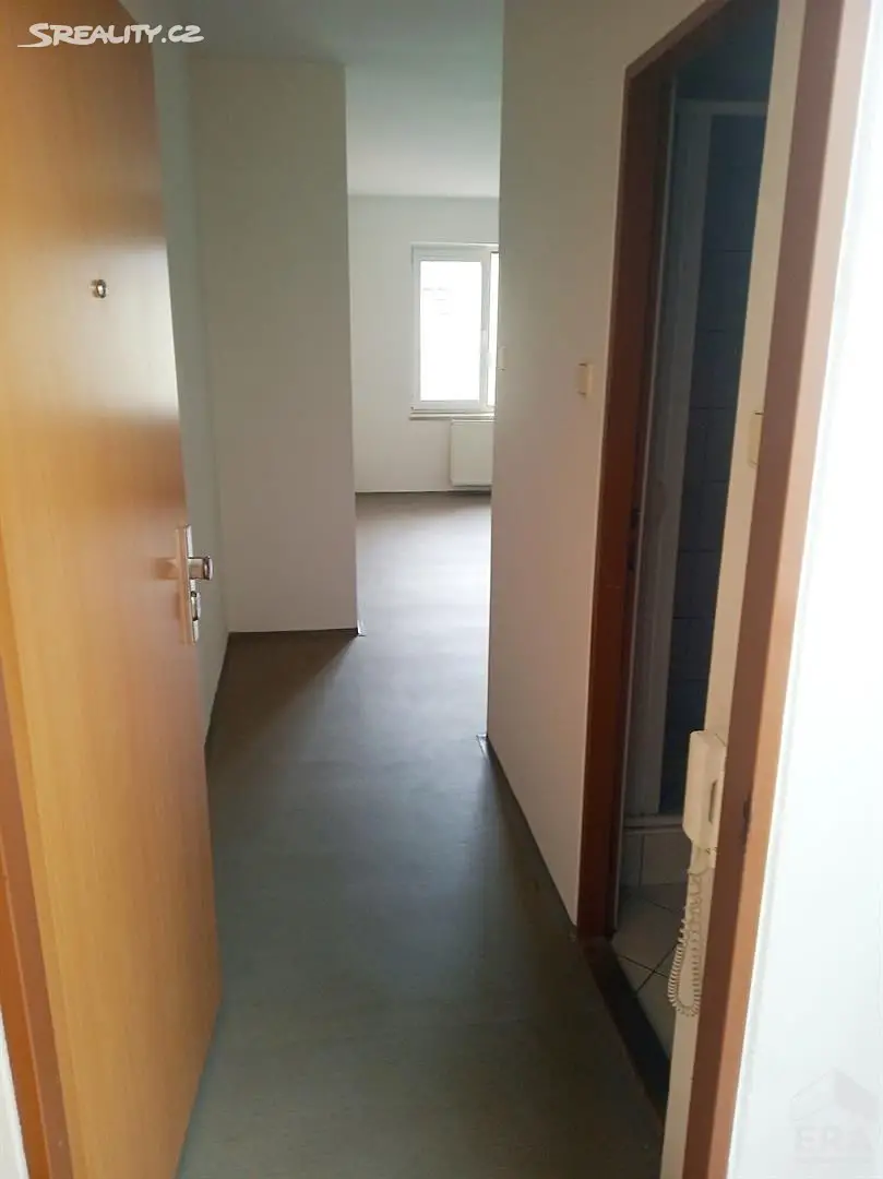 Pronájem bytu 2+kk 45 m² (Podkrovní), Popská, Opava - Město