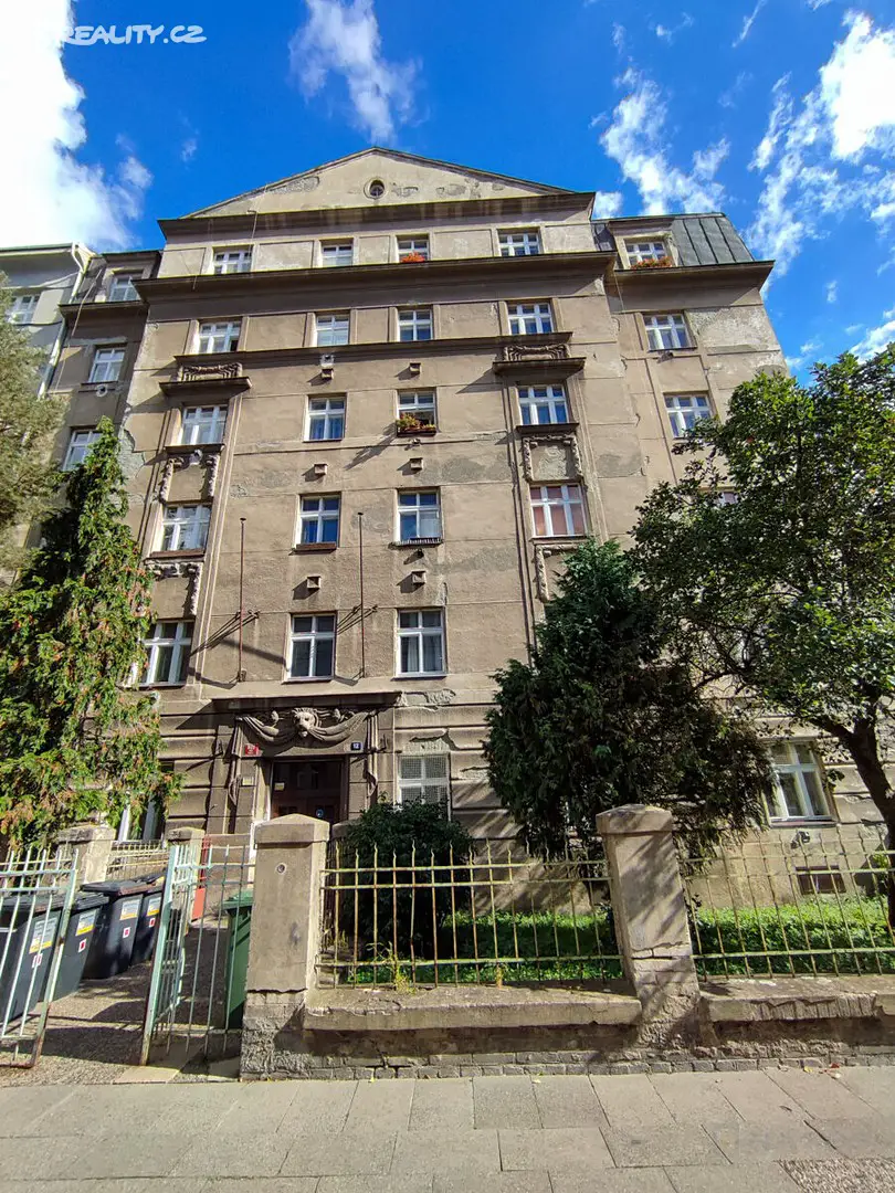 Pronájem bytu 1+1 51 m², Nezamyslova, Praha 2 - Nusle