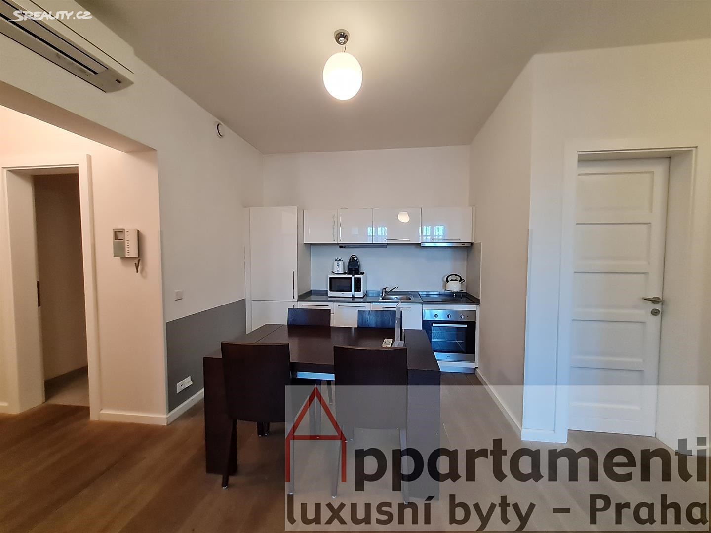 Pronájem bytu 2+kk 59 m², Vyšehradská, Praha 2 - Nové Město