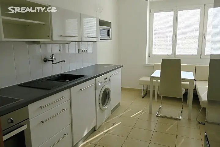 Pronájem bytu 3+1 78 m², třída Tomáše Bati, Zlín