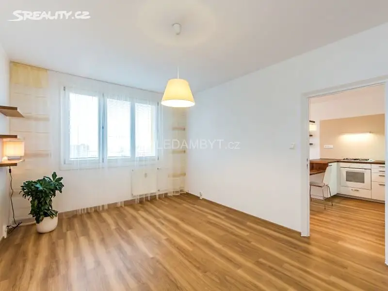 Pronájem bytu 1+1 43 m², Zárubova, Praha 4 - Kamýk