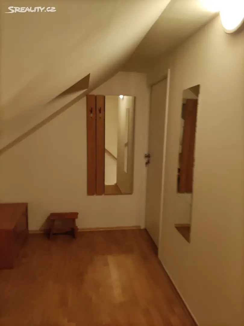 Pronájem bytu 2+kk 40 m² (Podkrovní), Brno - Židenice, okres Brno-město