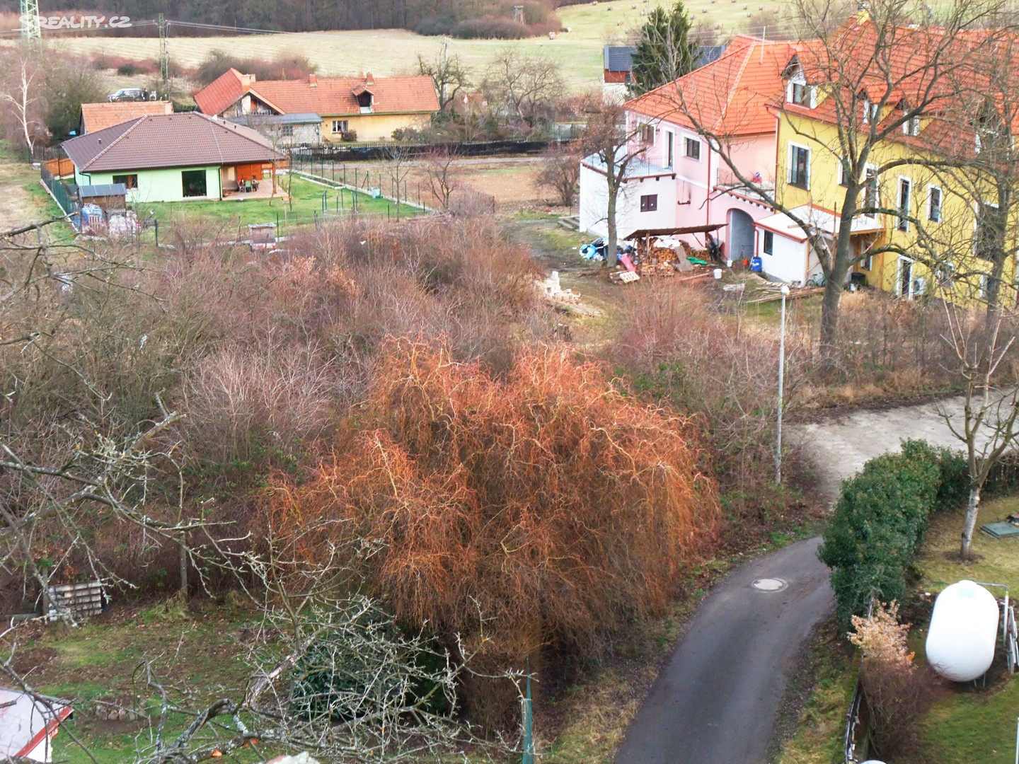 Prodej  stavebního pozemku 1 036 m², Nad Dvorem, Černolice