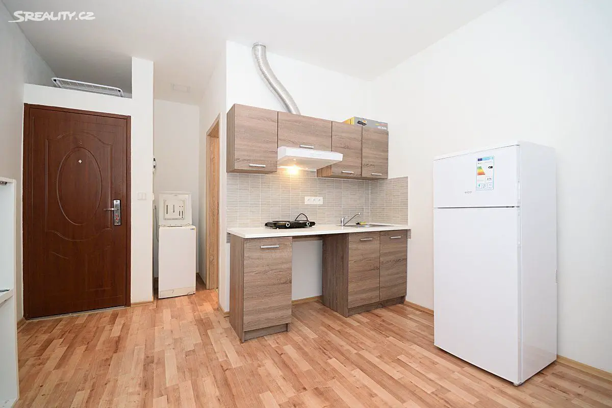 Pronájem bytu 1+kk 18 m², Hůrská, Praha 9 - Kyje
