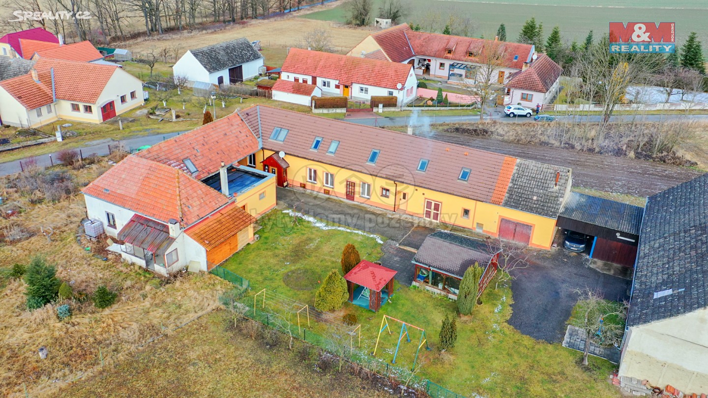Prodej  rodinného domu 2 240 m², pozemek 2 356 m², Dříteň, okres České Budějovice