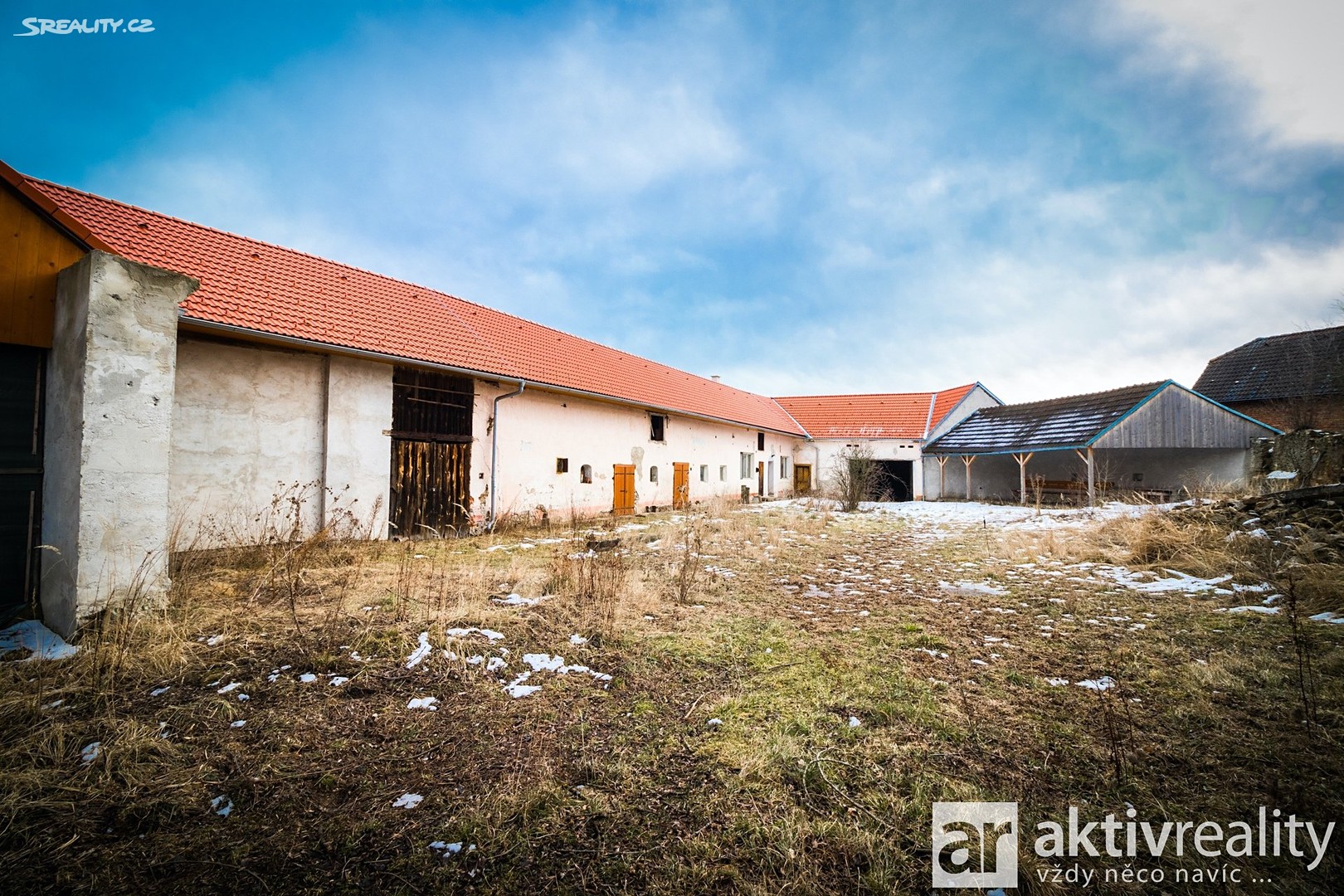 Prodej  rodinného domu 685 m², pozemek 33 180 m², Bečice, okres České Budějovice