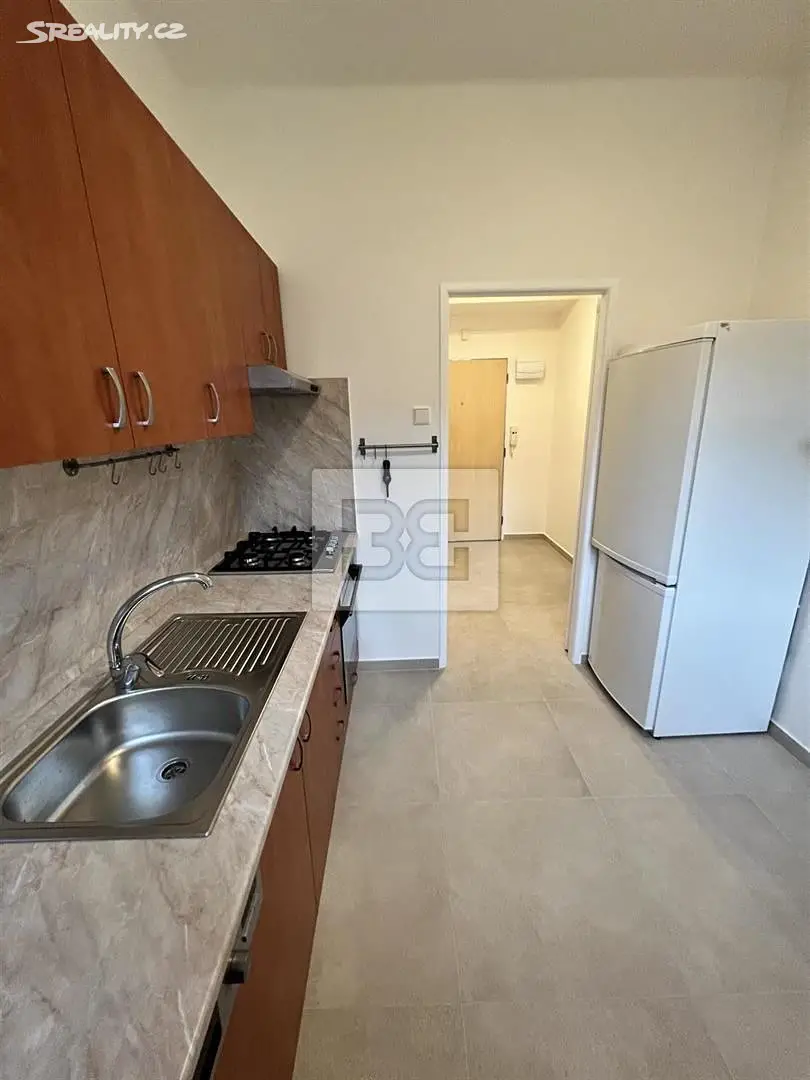 Pronájem bytu 1+1 34 m², Pod Strojírnami, Praha 9 - Vysočany