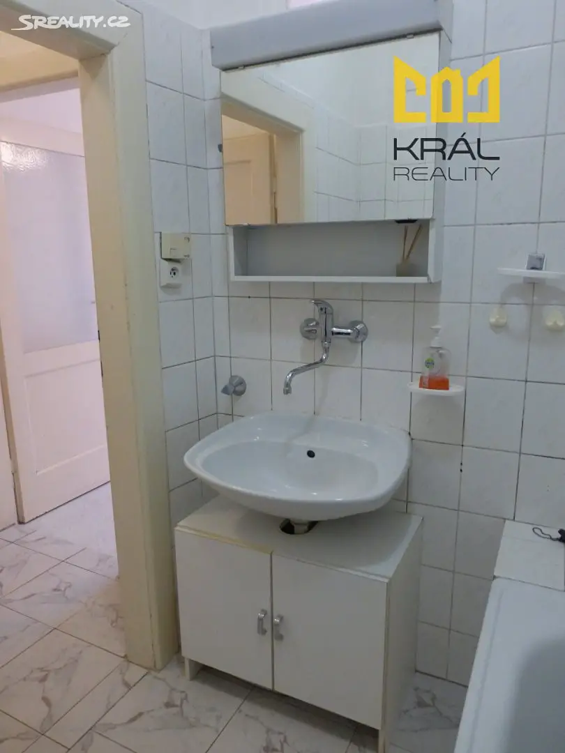 Pronájem bytu 1+kk 23 m², Nad Primaskou, Praha 10