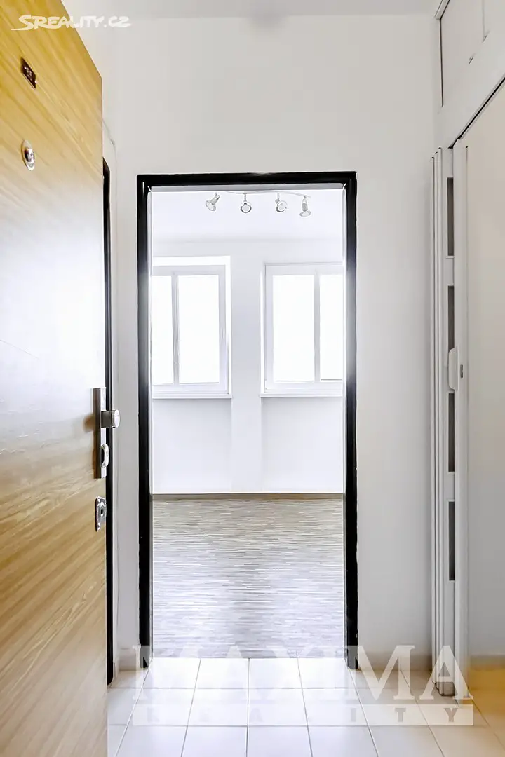 Pronájem bytu 1+1 26 m², Černokostelecká, Praha 10 - Strašnice