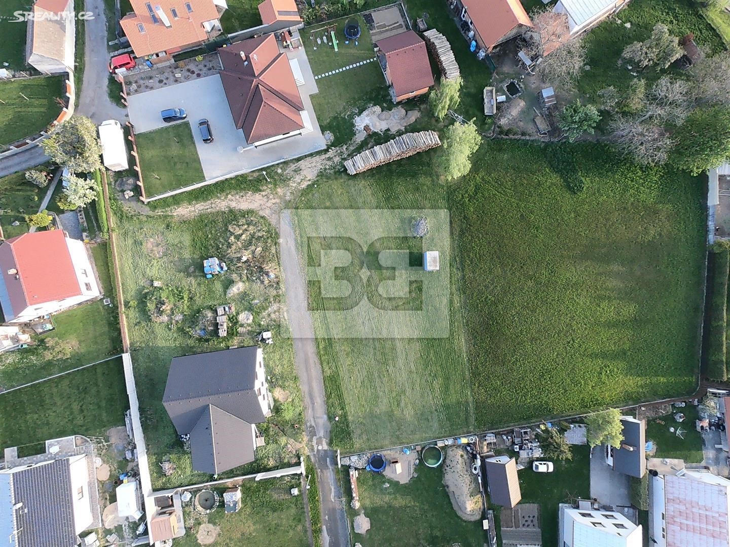 Prodej  stavebního pozemku 1 372 m², Zásmuky, okres Kolín