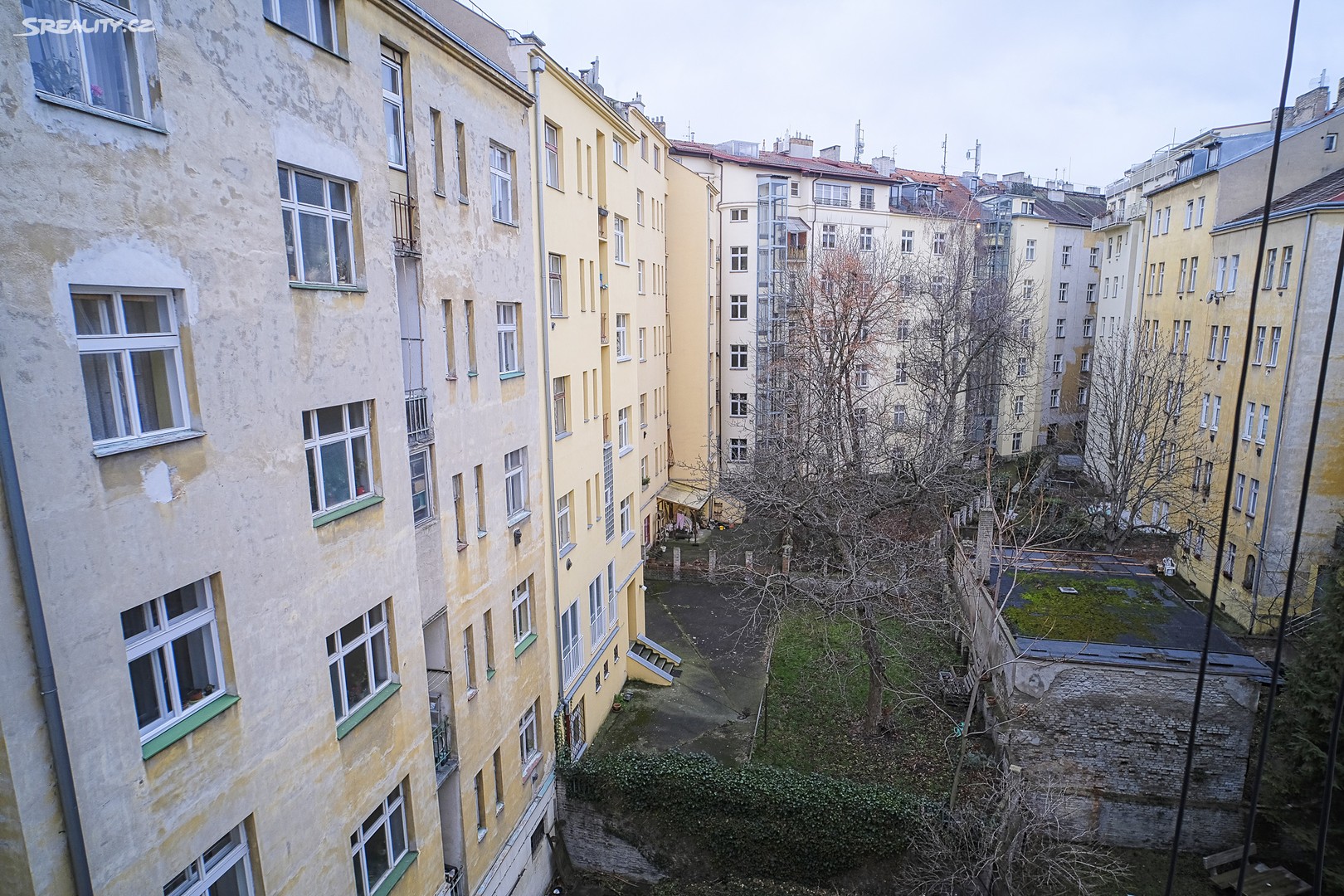 Pronájem bytu 1+kk 35 m², náměstí Generála Kutlvašra, Praha 4 - Nusle