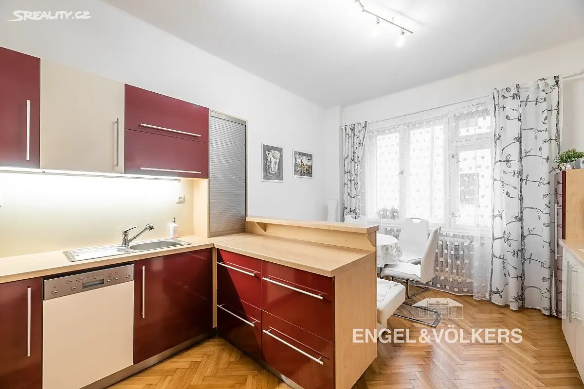 Pronájem bytu 3+1 65 m², Konviktská, Praha 1 - Staré Město