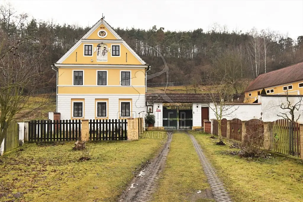 Prodej  rodinného domu 320 m², pozemek 4 956 m², Snědovice, okres Litoměřice