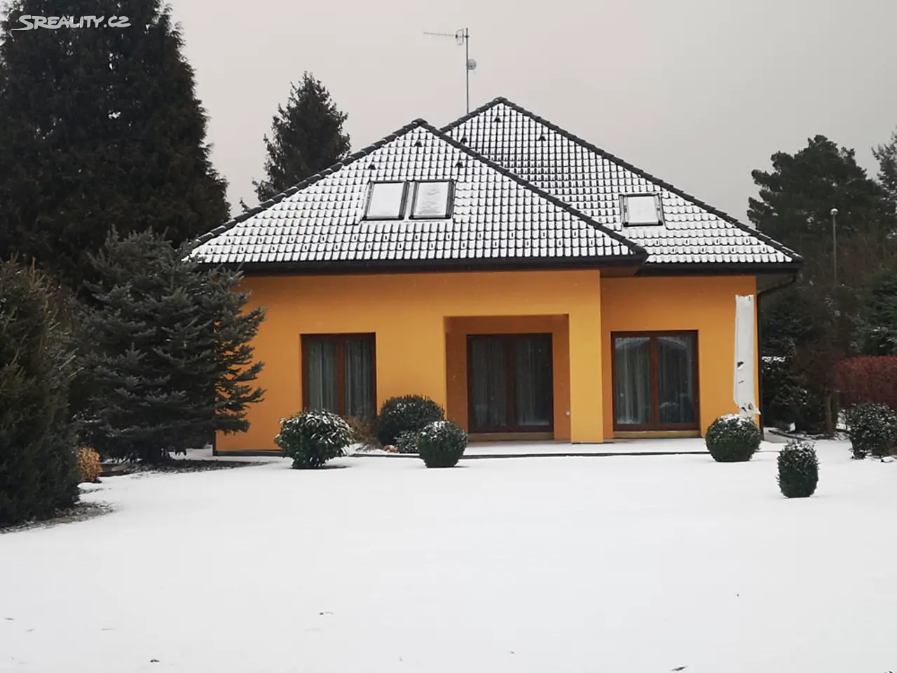 Pronájem  rodinného domu 227 m², pozemek 992 m², Choceradská, Svojetice