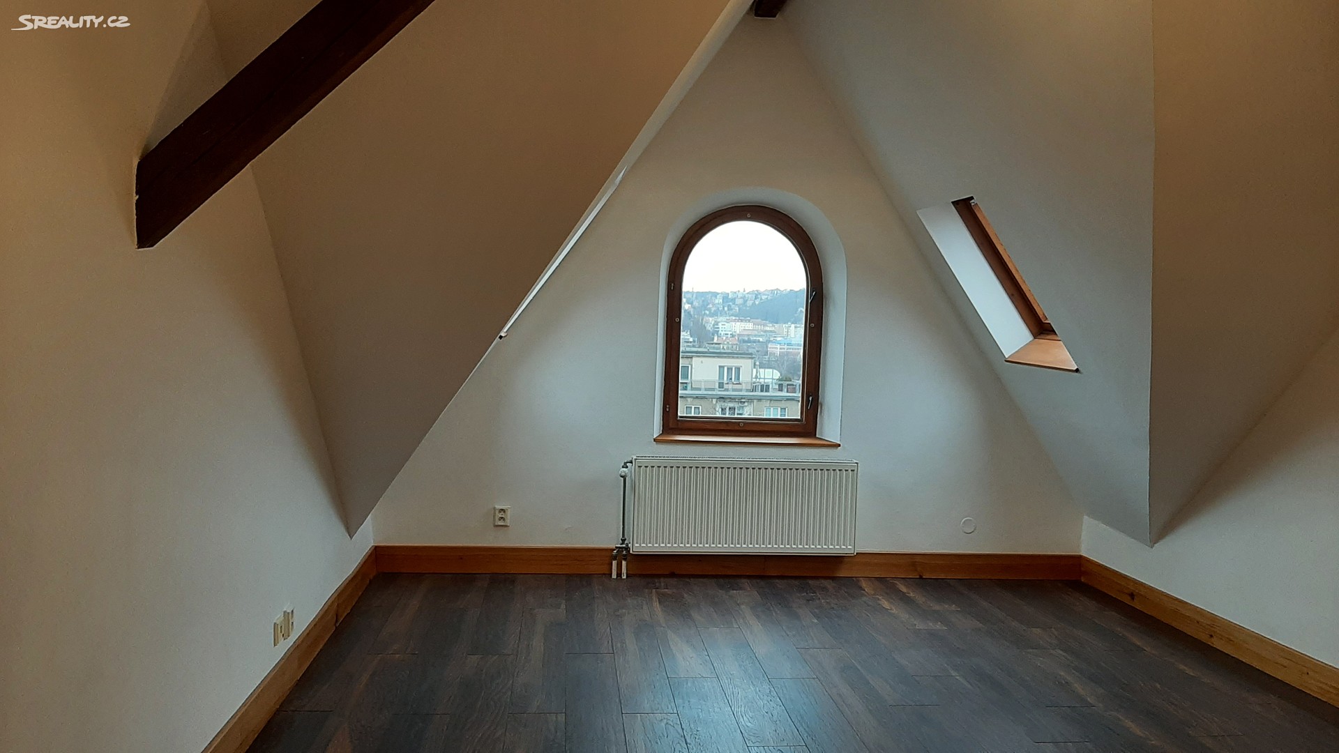 Pronájem bytu 3+1 105 m² (Podkrovní), Pod Vyšehradem, Praha 4 - Podolí