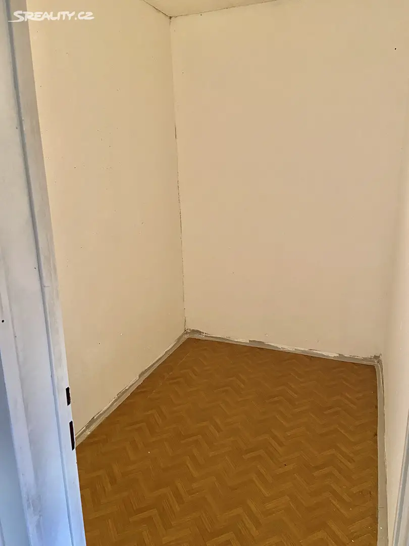 Prodej bytu 1+kk 31 m², Slévačská, Praha - Praha 14