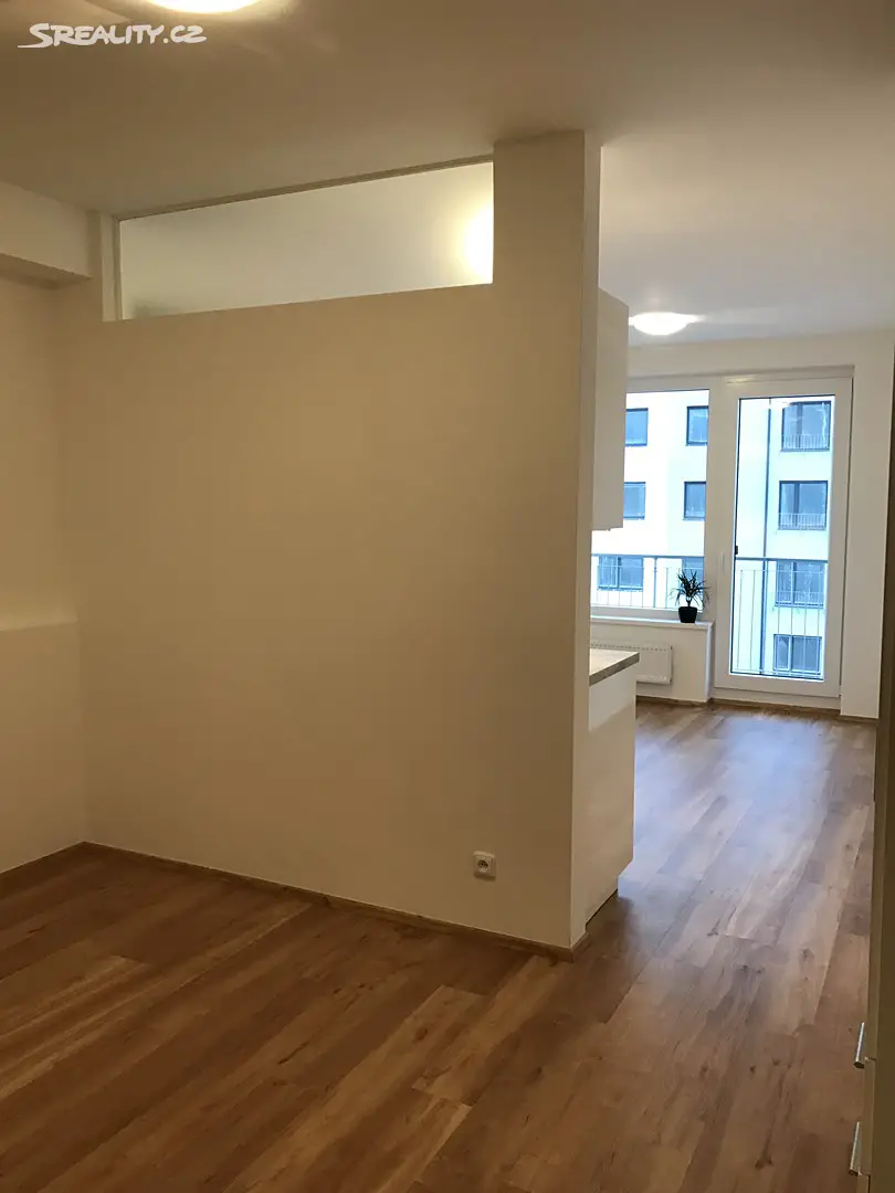 Pronájem bytu 1+kk 33 m², Padovská, Praha 10 - Horní Měcholupy