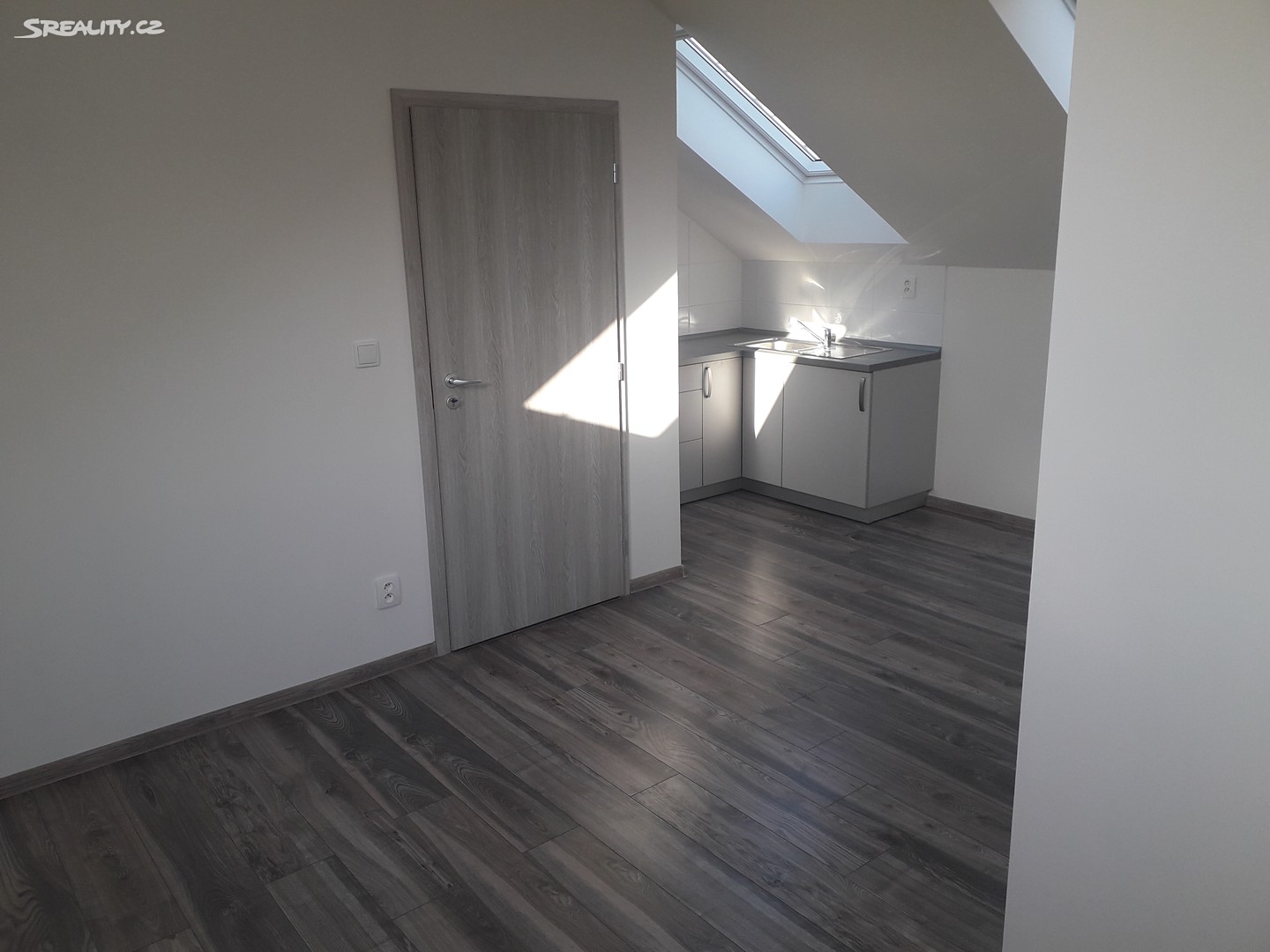 Pronájem bytu 1+1 27 m² (Podkrovní), Třebovická, Ostrava - Třebovice