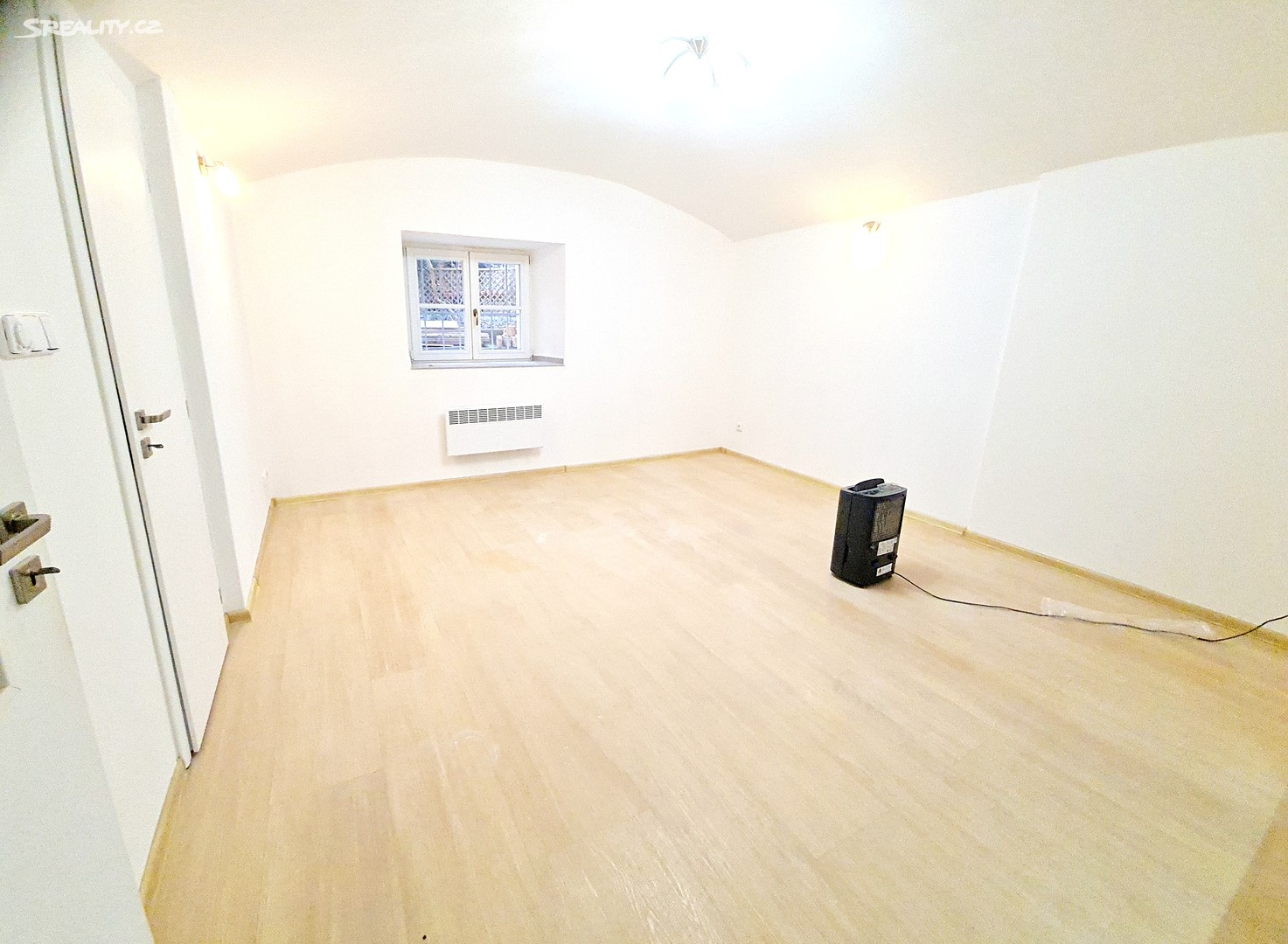 Pronájem bytu 1+kk 36 m², Eliášova, Praha 6 - Bubeneč