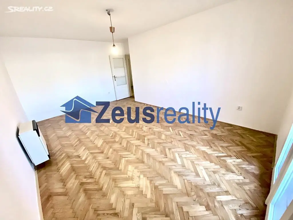 Pronájem bytu 1+1 84 m², Sdružení, Praha 4 - Nusle