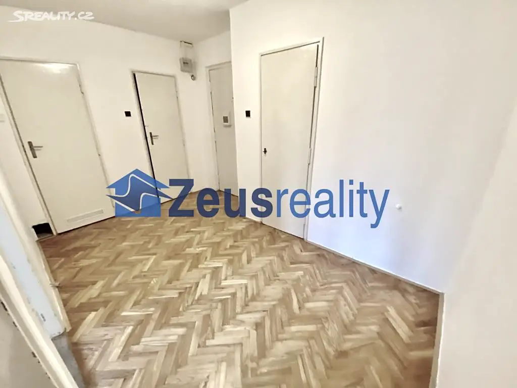 Pronájem bytu 1+1 84 m², Sdružení, Praha 4 - Nusle