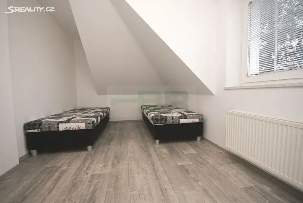 Pronájem bytu 2+1 50 m² (Podkrovní), Budějovická, Jesenice