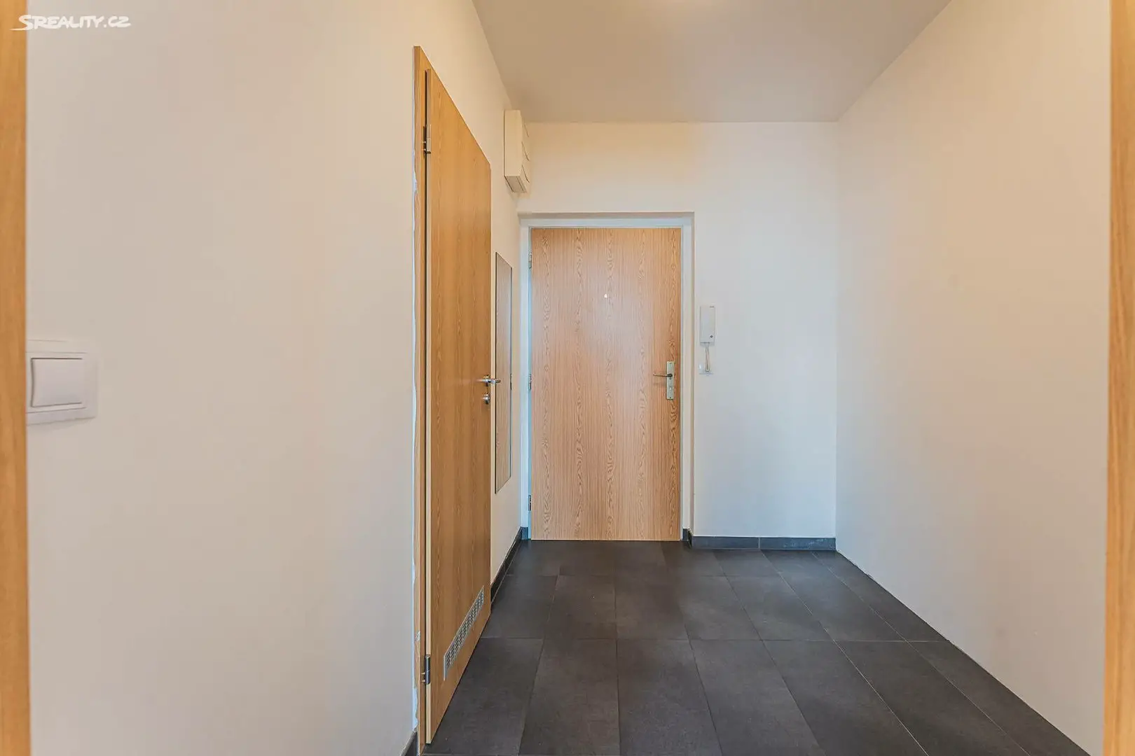 Pronájem bytu 1+kk 39 m², V Dolině, Praha 10 - Michle