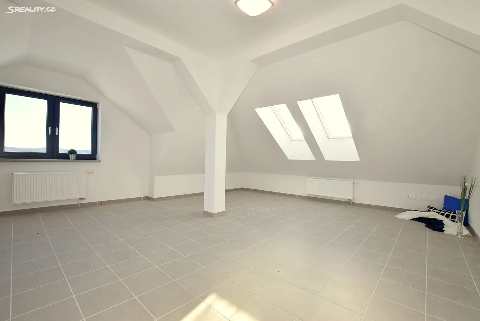 Prodej bytu 4+kk 126 m² (Podkrovní), Brno - Žebětín, okres Brno-město