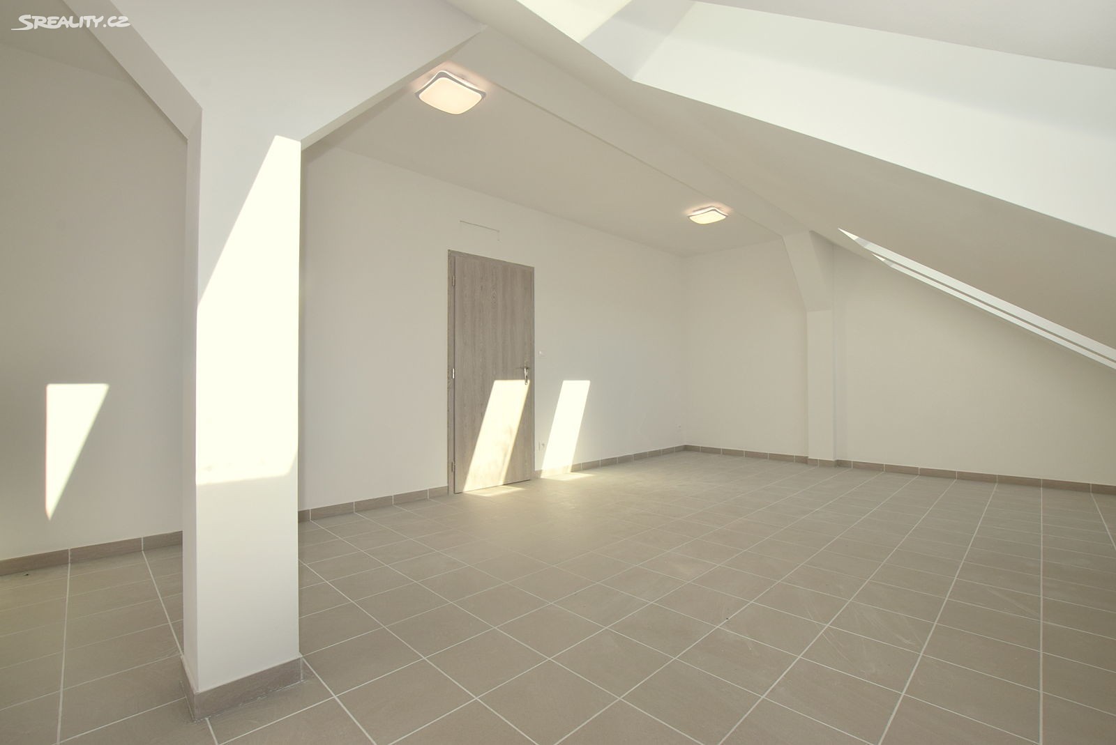 Prodej bytu 4+kk 126 m² (Podkrovní), Brno - Žebětín, okres Brno-město