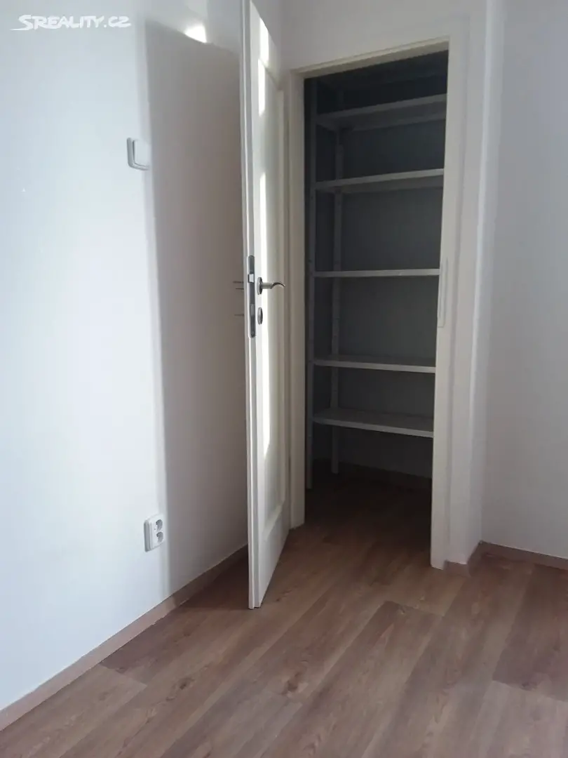 Pronájem bytu 1+kk 35 m², Čerpadlová, Praha 9 - Vysočany