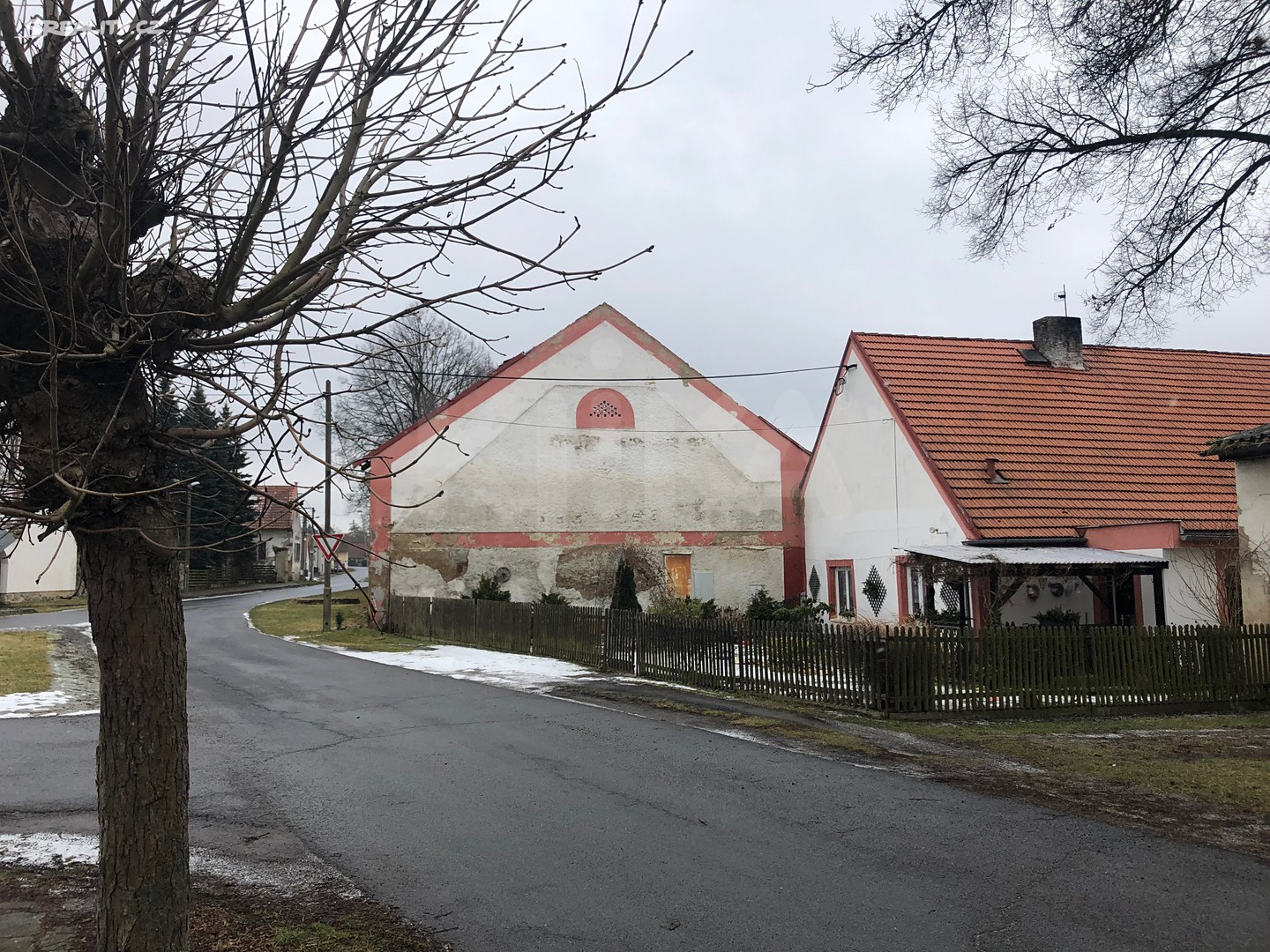 Prodej  zemědělské usedlosti 2 000 m², pozemek 12 190 m², Hradiště - Bezděkov, okres Plzeň-jih